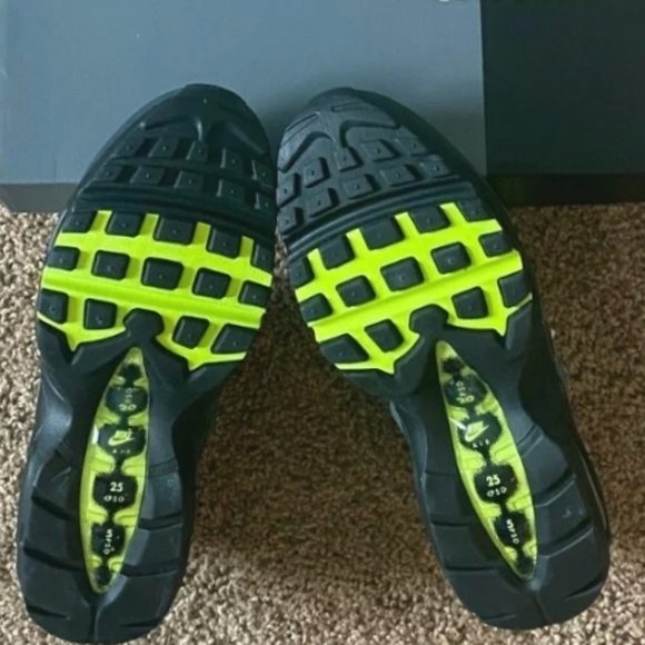 Nike Air Max 95 (2020) - Picture 2 of 4